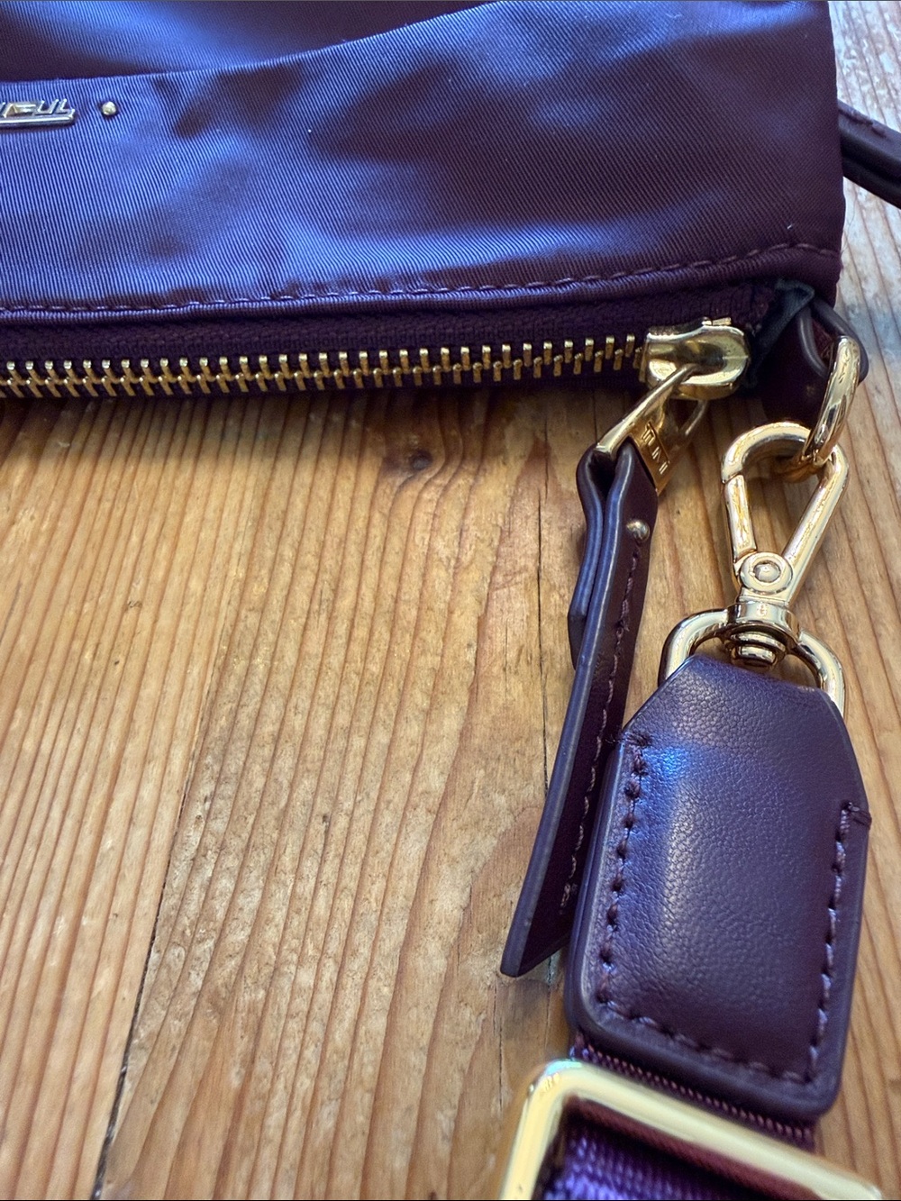 Tumi Voyager Collection Plum Nylon Crossbody with Gold Hardware & adjustable str - Picture 7 of 10